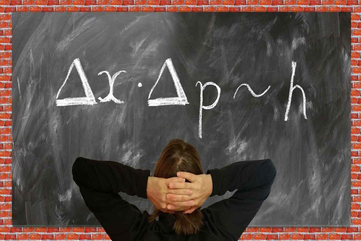 uomo che guarda espressione principio indeterminazione